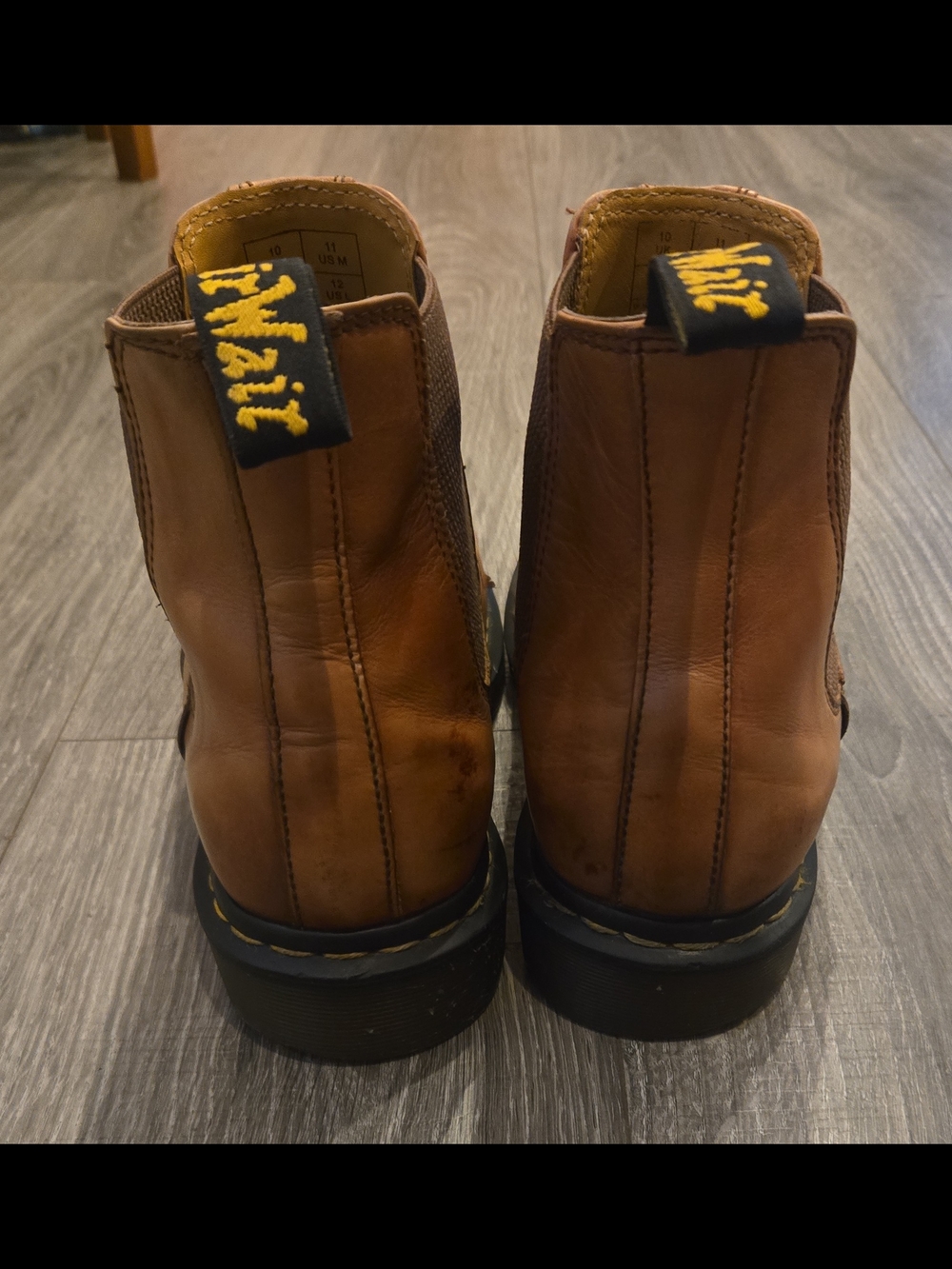 Dr Martens 2976 Chelsea Boots Mens 11 Brown Leather AirWair Slip On Classic. - Picture 4 of 7